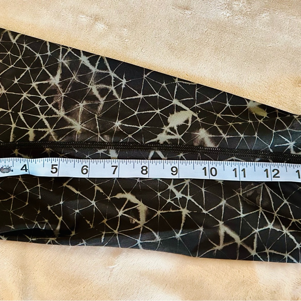 Lululemon Run: Top Speed Crop, Star Crushed Coal Black, Size 4 - Picture 4 of 10